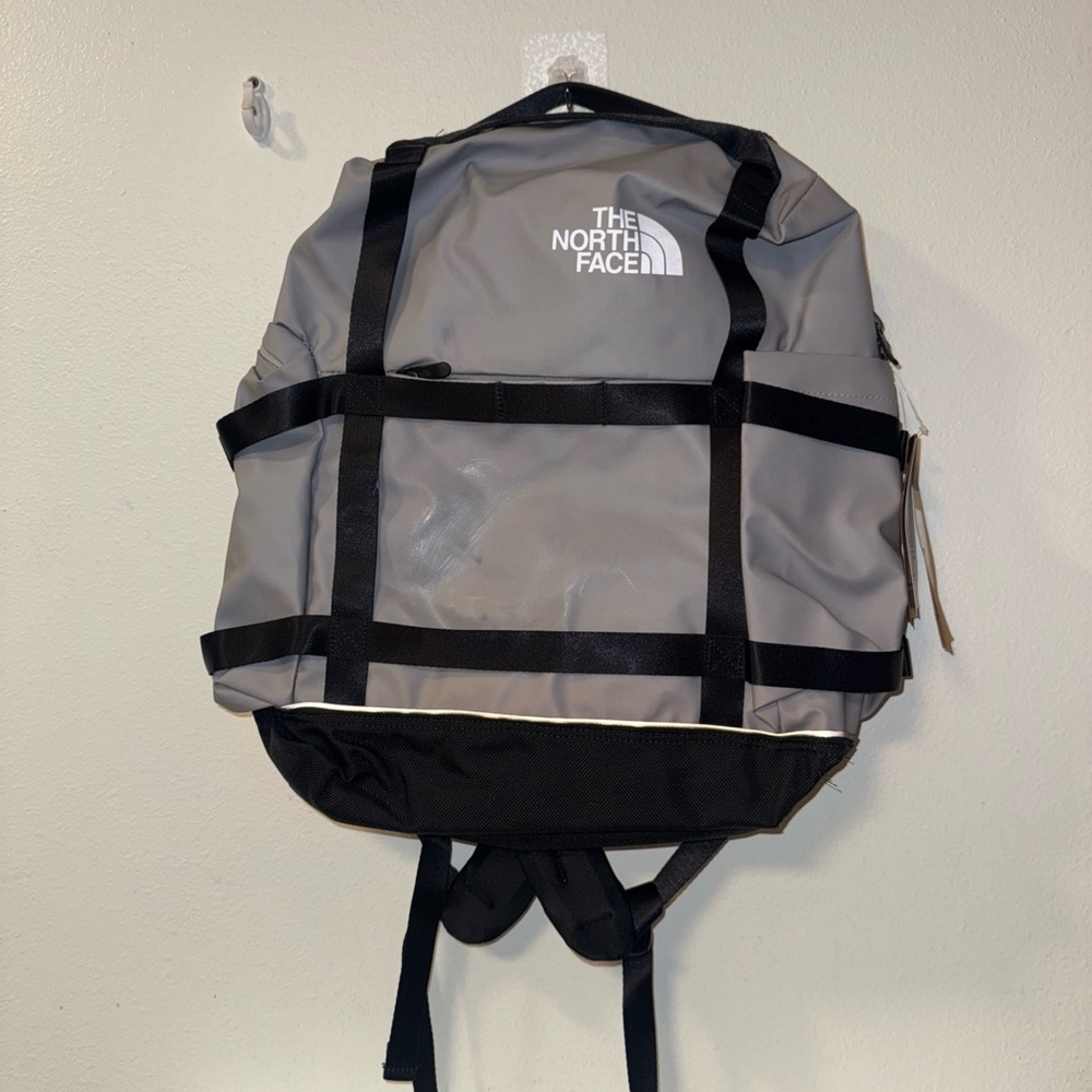 The North Face Commuter Pack - L Backpack Deep TNF Black/ TNF Gray